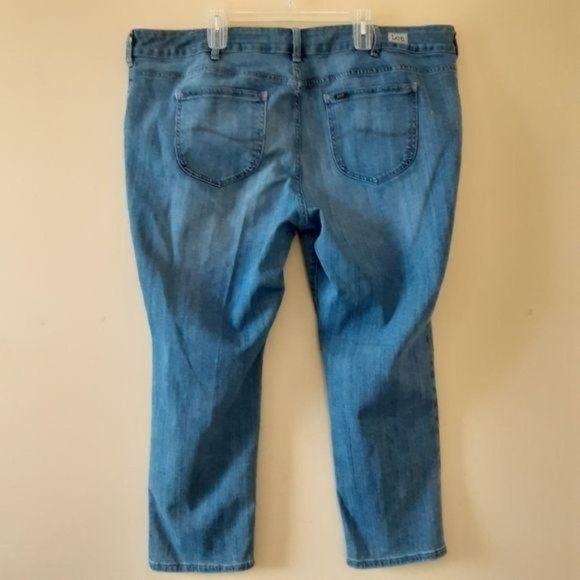 Lee Sz 26 4X Plus Size Relaxed Straight Leg Mid Rise Medium Wash Jeans - Picture 2 of 7